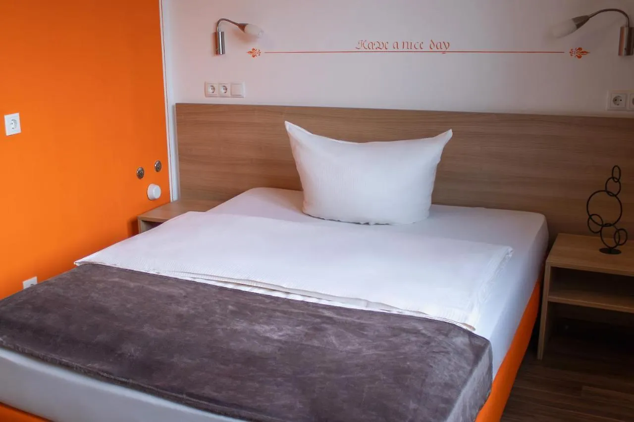 Orange Hotel Und Apartments Neu-Ulm 3*,